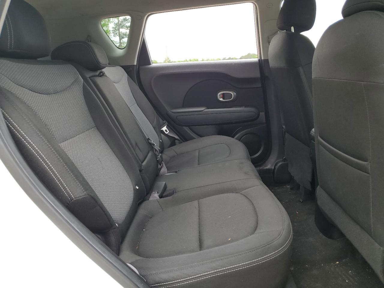 KNDJP3A58J7569215 2018 Kia Soul +