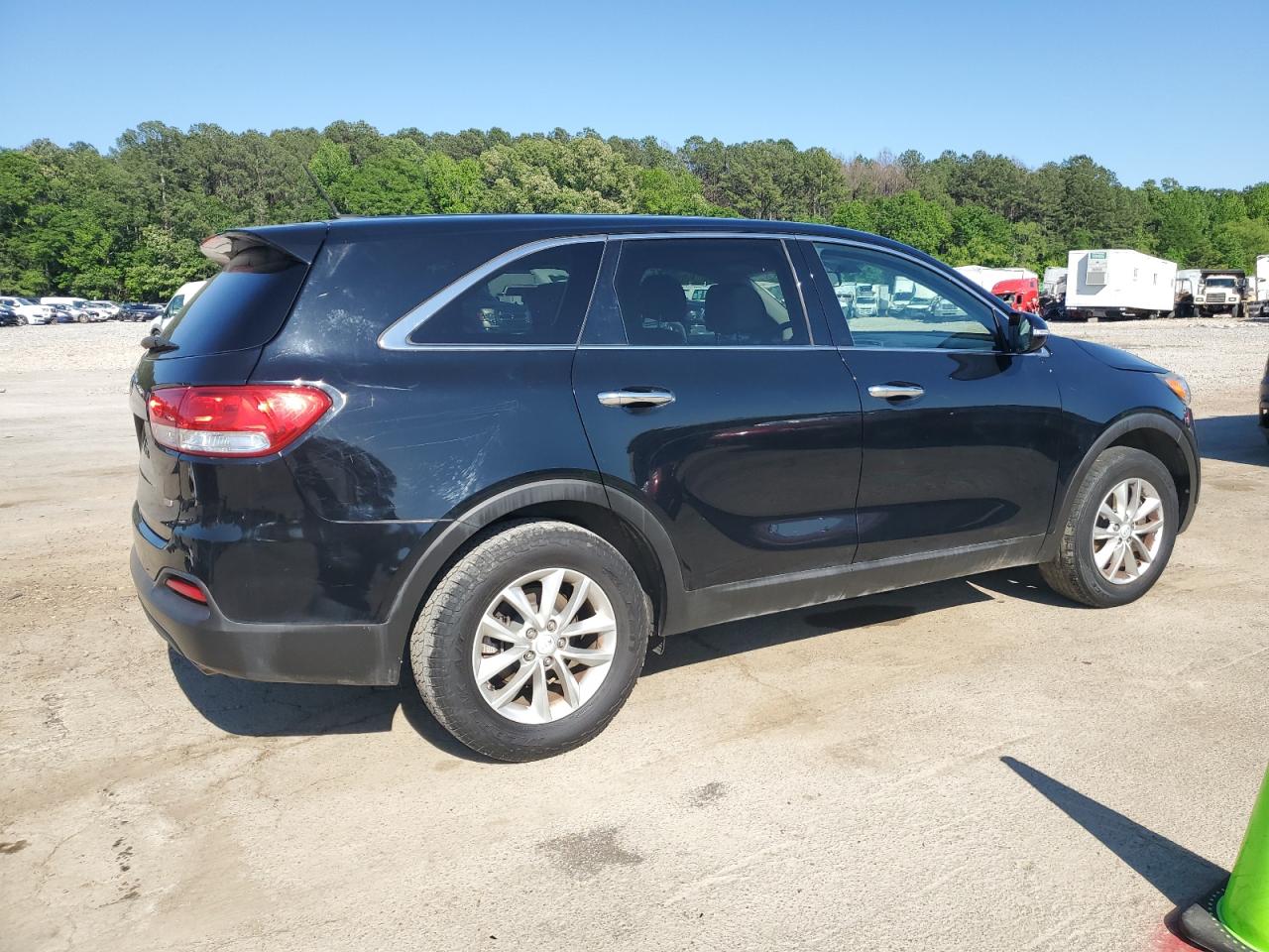 2017 Kia Sorento Lx vin: 5XYPG4A32HG205383