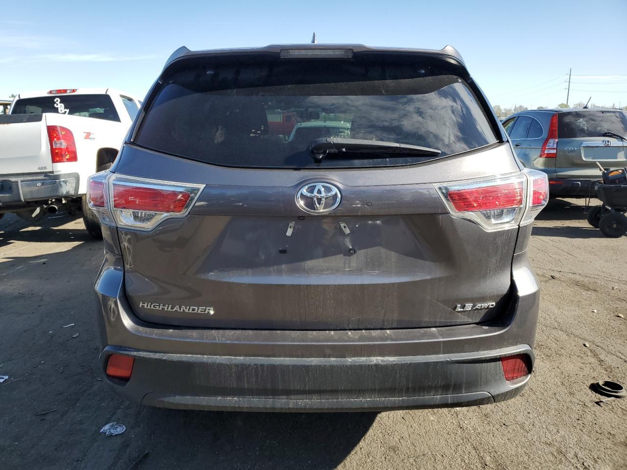 5TDBKRFH4ES025072 2014 Toyota Highlander Le