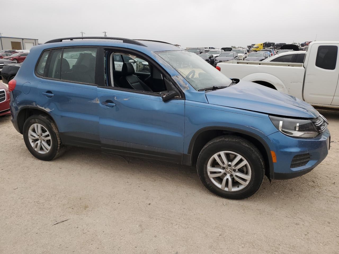 WVGAV7AX7HK035138 2017 Volkswagen Tiguan S