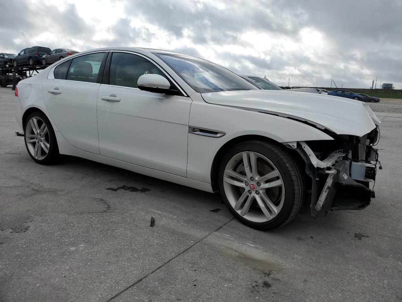 SAJAD4GX1KCP43837 2019 Jaguar Xe Premium