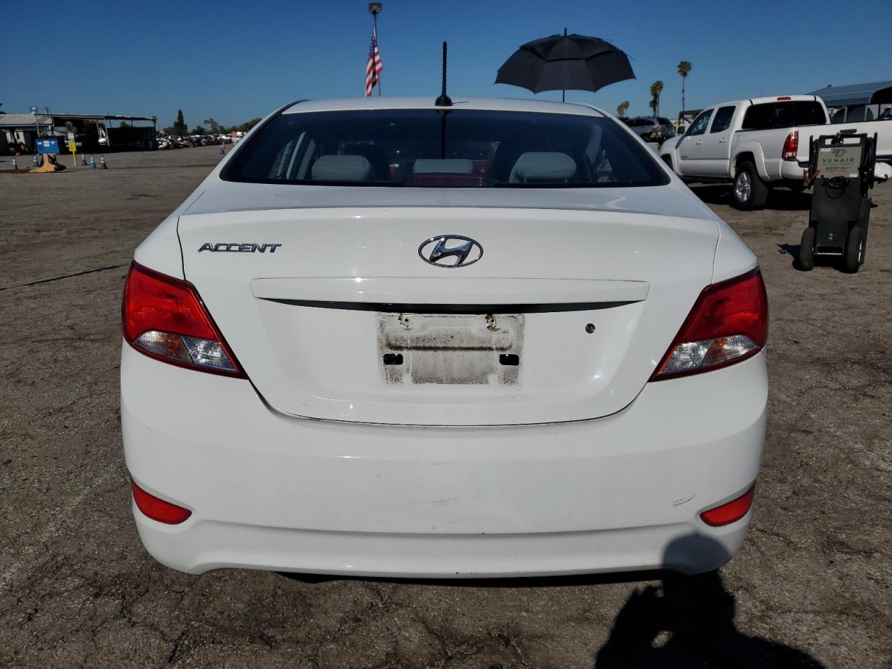 KMHCT4AE2HU232735 2017 Hyundai Accent Se