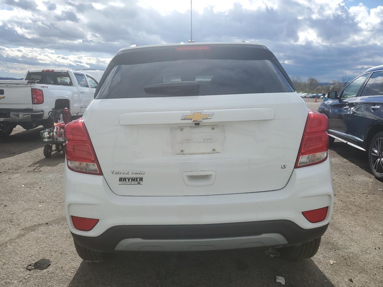 KL7CJPSB5JB614658 2018 Chevrolet Trax 1Lt