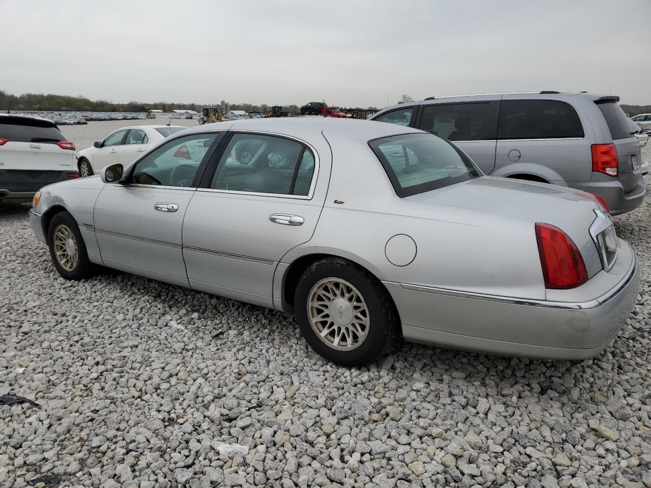 1LNFM83W3WY731699 1998 Lincoln Town Car Cartier