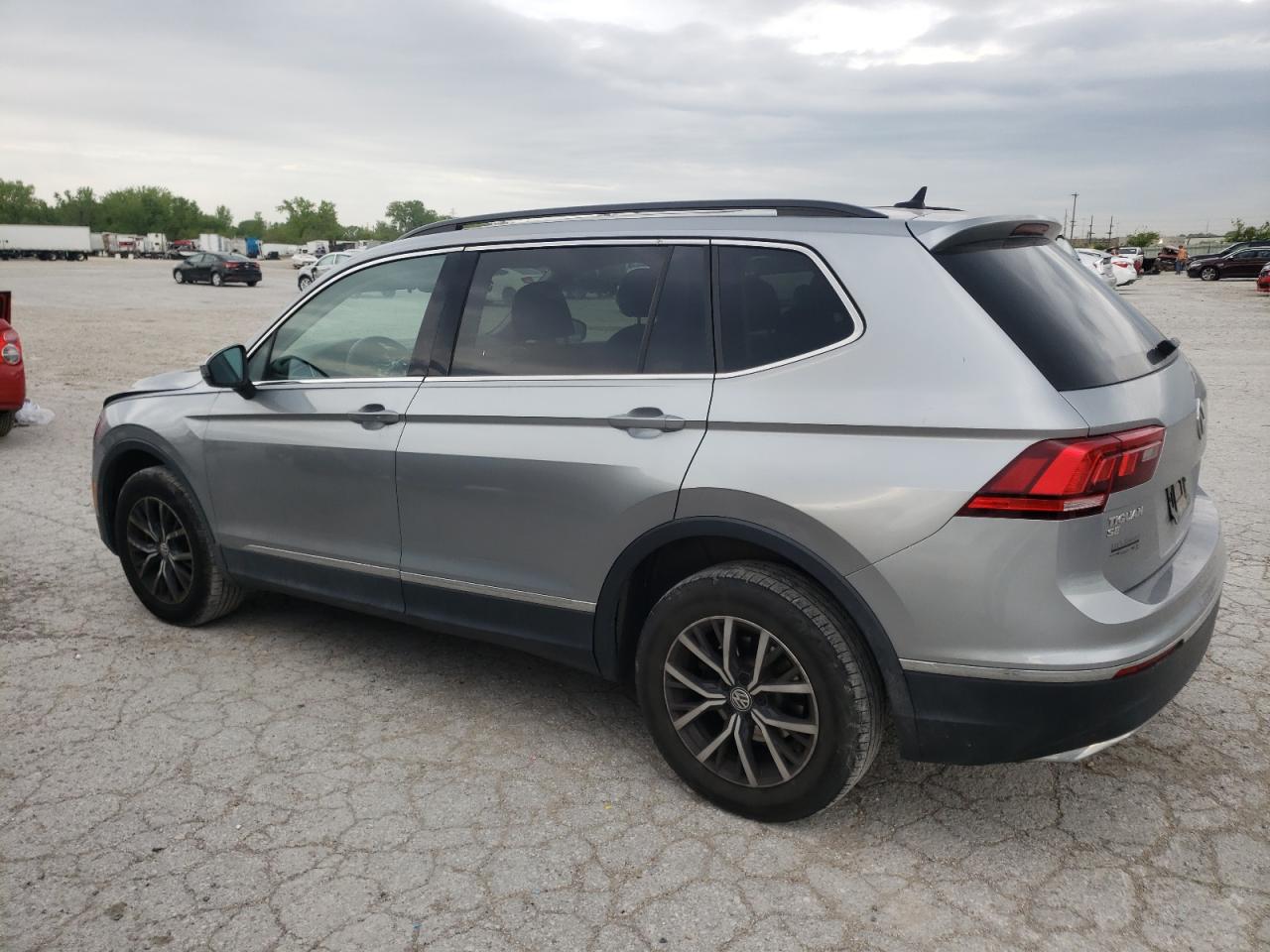 3VV3B7AX1LM008140 2020 Volkswagen Tiguan Se