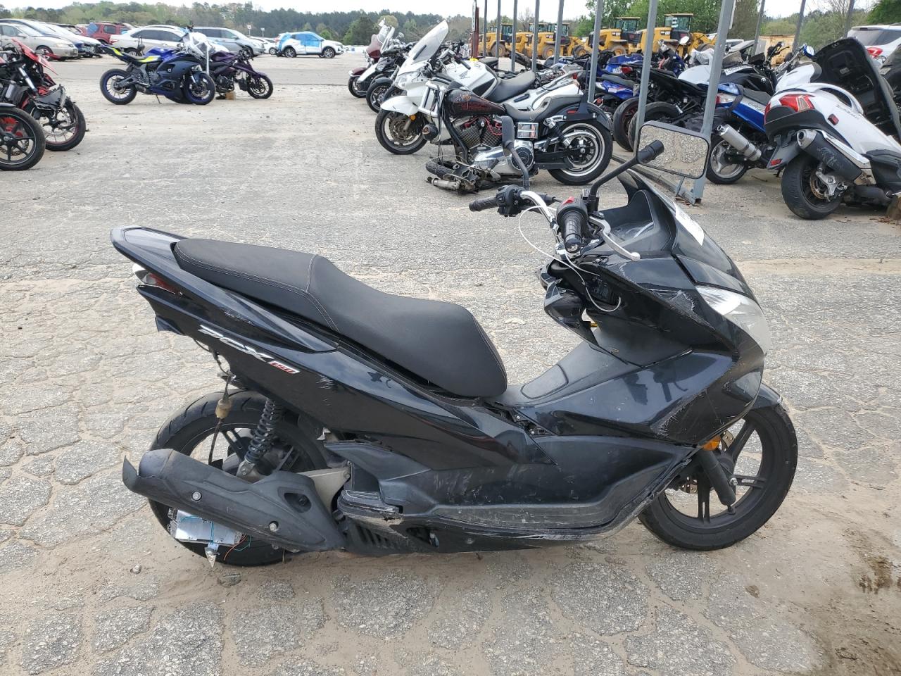2015 Honda Pcx 150 1 for Sale in Austell, GA - Front End