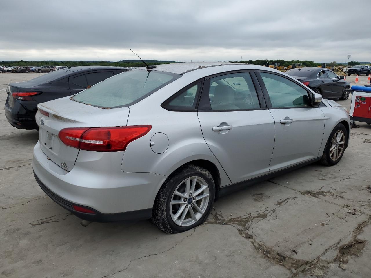 2015 Ford Focus Se vin: 1FADP3F28FL329033