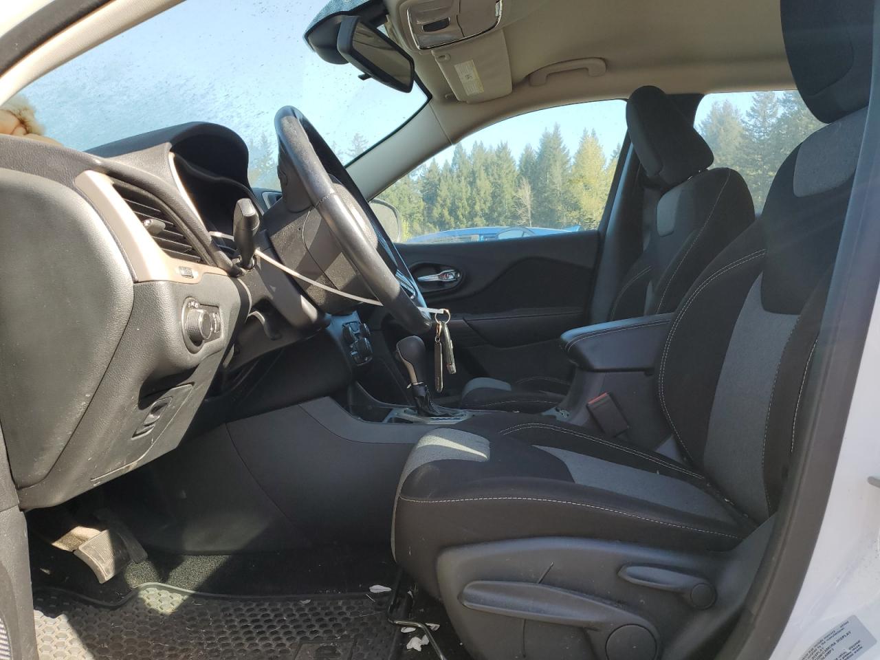 1C4PJLAB4FW670136 2015 Jeep Cherokee Sport