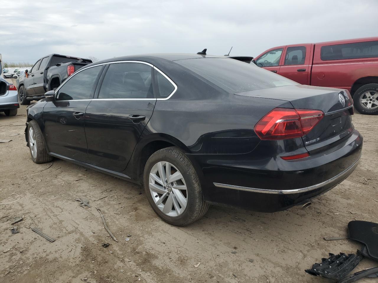 1VWBA7A39JC037097 2018 Volkswagen Passat Se