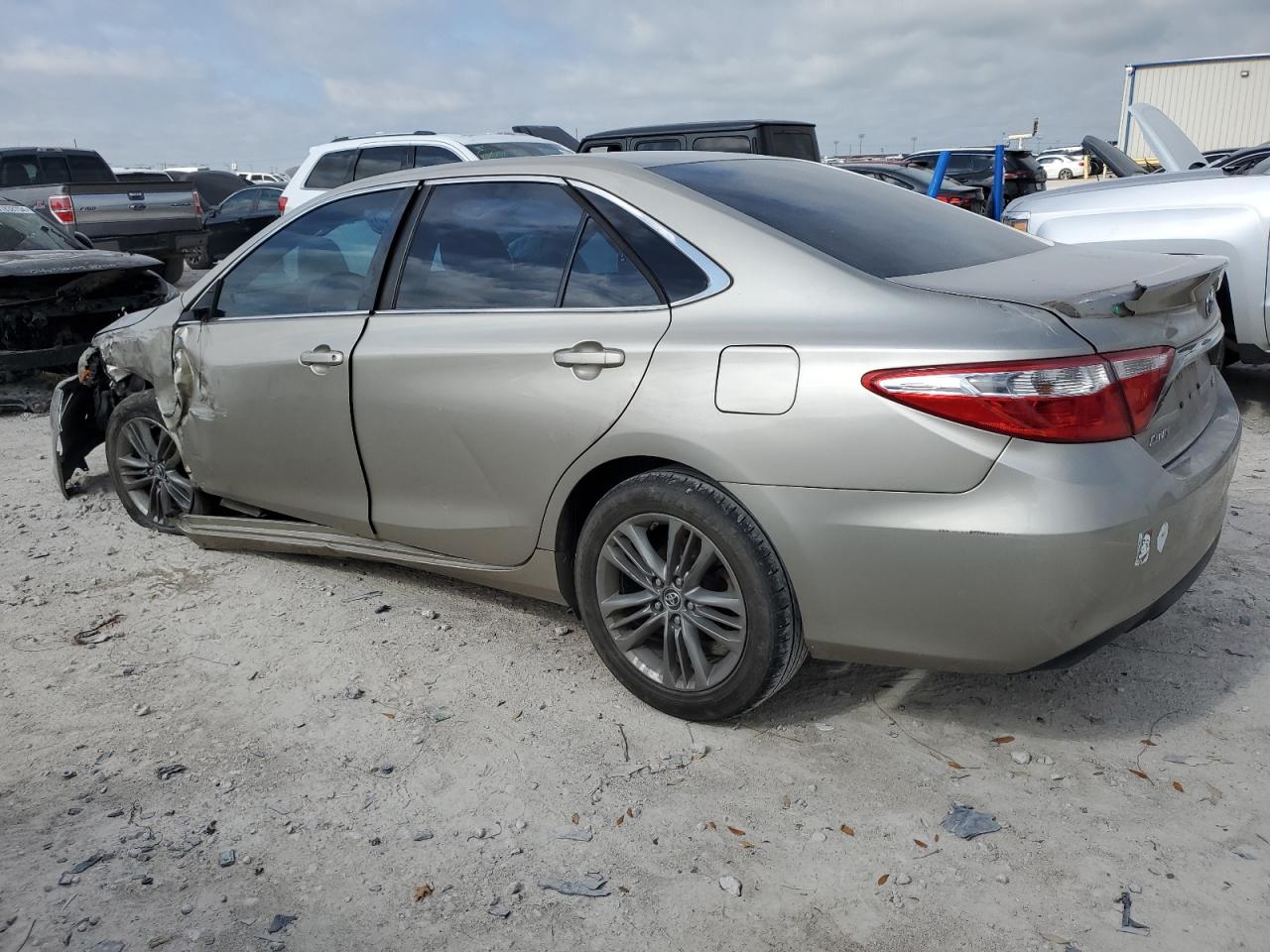4T1BF1FK6GU163160 TOYOTA CAMRY 2016