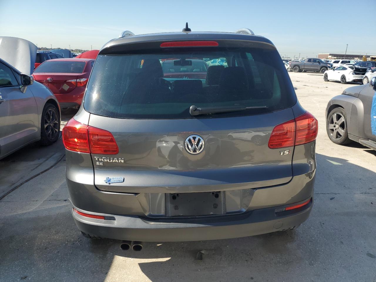 WVGAV7AX5GW576664 2016 Volkswagen Tiguan S