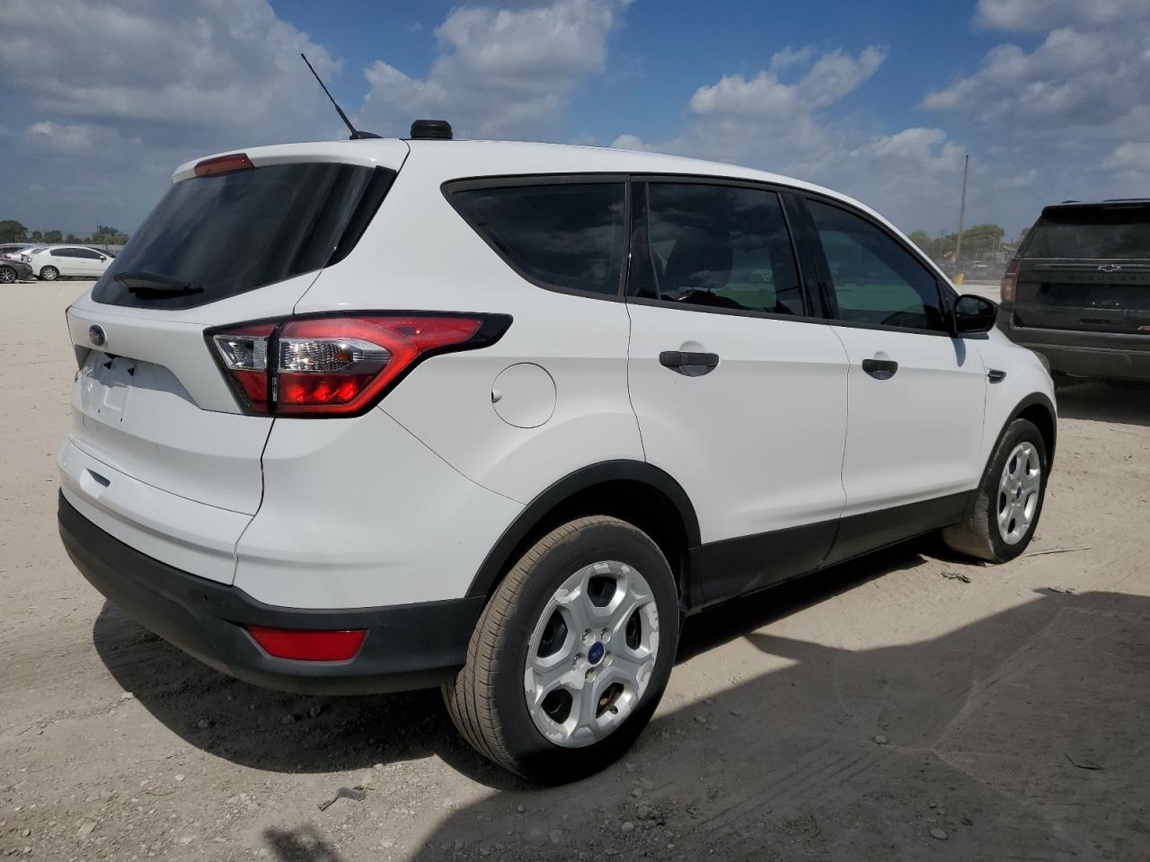 1FMCU0F74HUC81998 FORD ESCAPE 2017