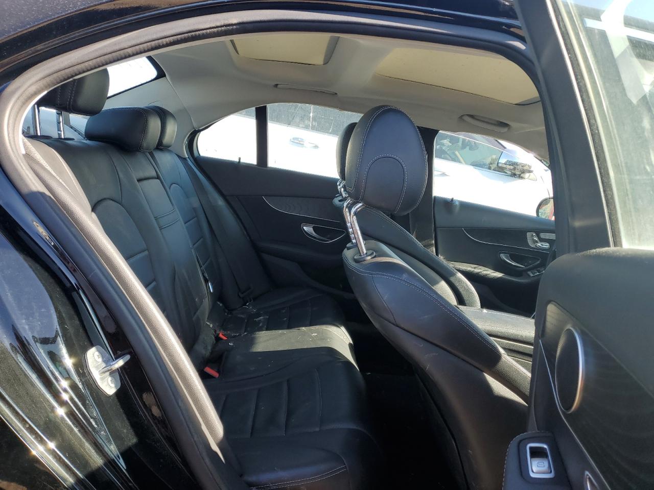 55SWF4KB9HU201342 2017 Mercedes-Benz C 300 4Matic