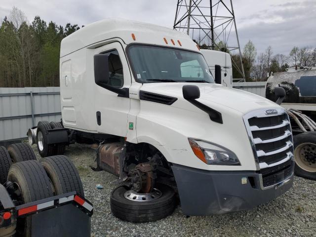 Lot #2469259651 2020 FREIGHTLINER CASCADIA 1 salvage car