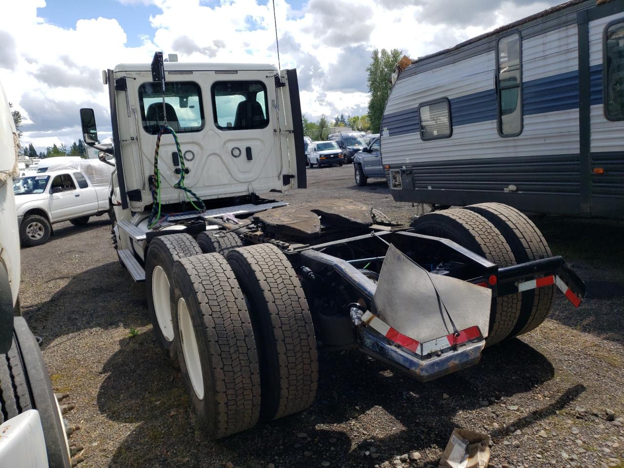 Lot #2990671680 2020 FREIGHTLINER CASCADIA 1