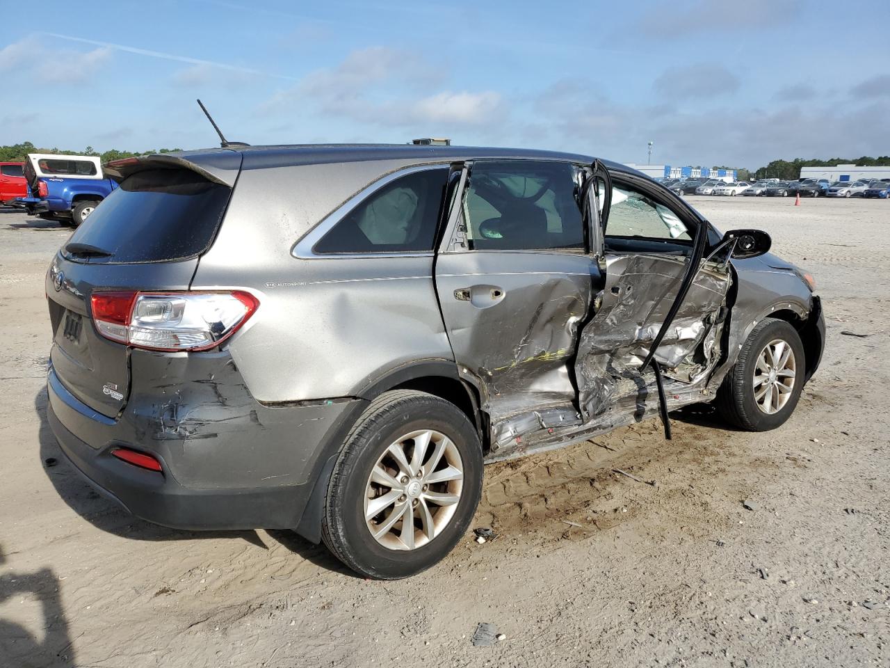 5XYPG4A37GG053972 2016 Kia Sorento Lx