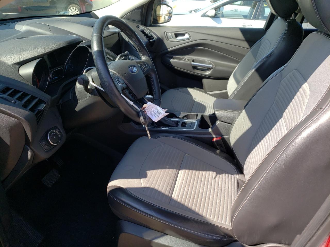 1FMCU0GD5JUD18096 2018 Ford Escape Se