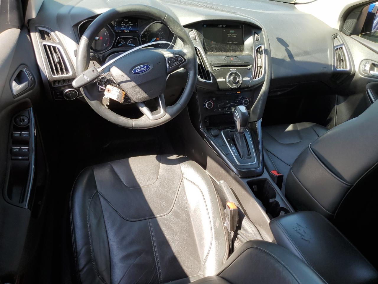 1FADPDN24JL294002 2018 Ford Focus Titanium