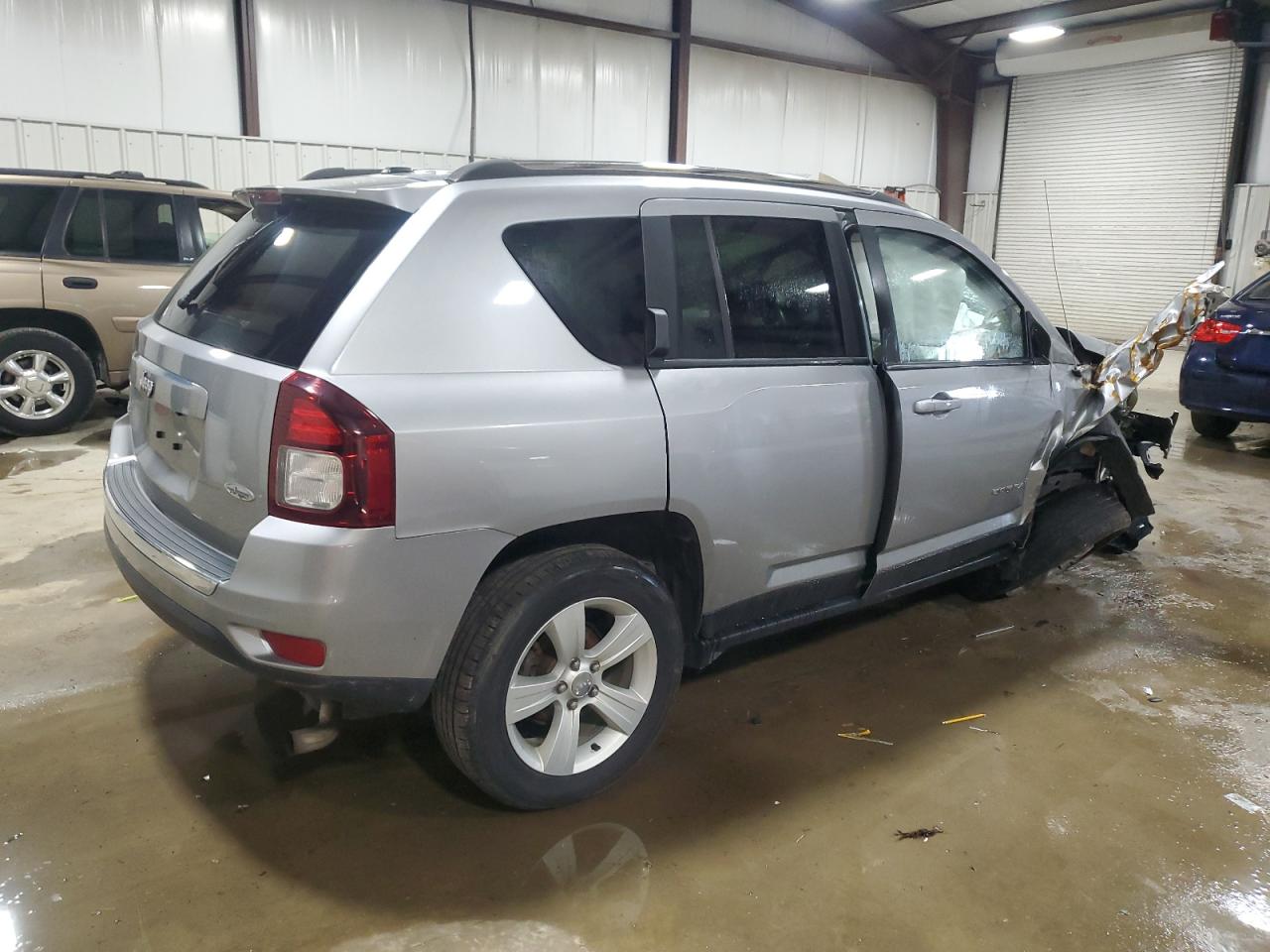 2015 Jeep Compass Latitude vin: 1C4NJDEB1FD412630