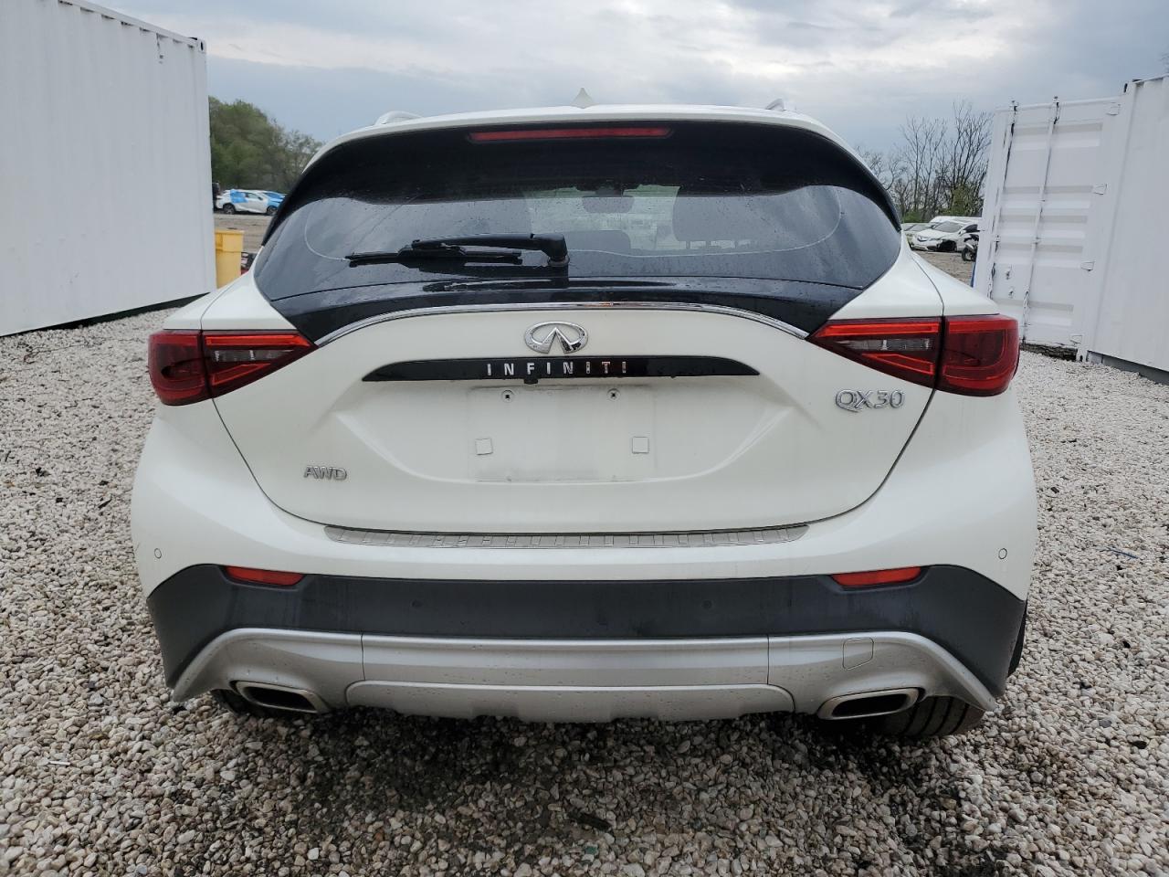 SJKCH5CR0JA056929 2018 Infiniti Qx30 Base