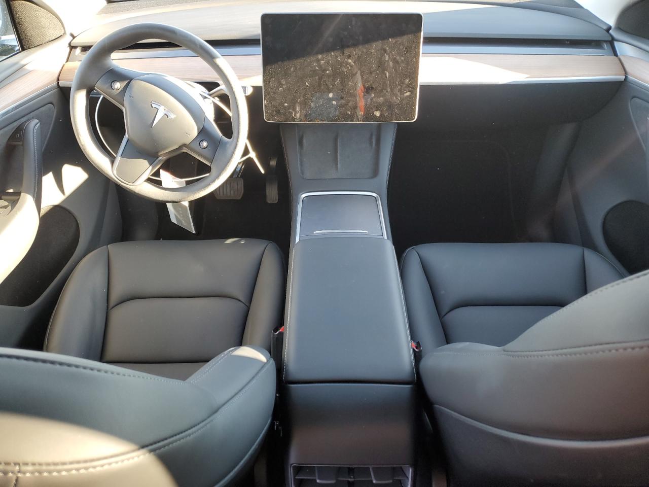 2023 Tesla Model Y vin: 7SAYGDEE4PA210932