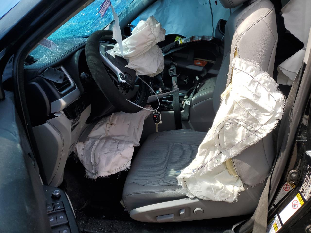 5TDBKRFH4GS308154 2016 Toyota Highlander Le