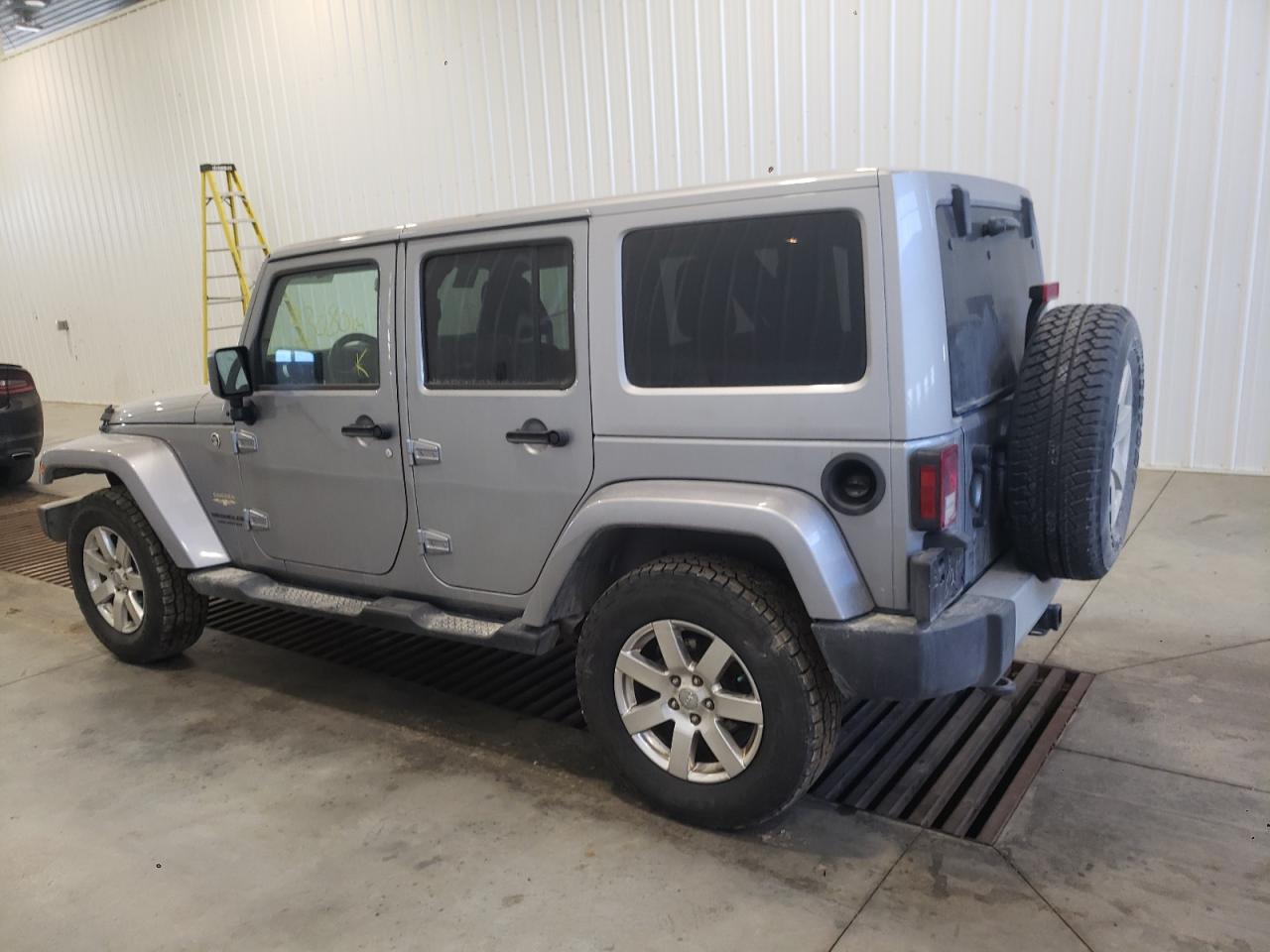 1C4BJWEG3FL717806 2015 Jeep Wrangler Unlimited Sahara