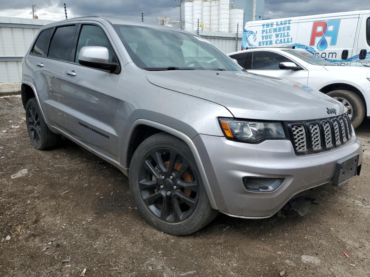 1C4RJFAG2JC357120 2018 Jeep Grand Cherokee Laredo