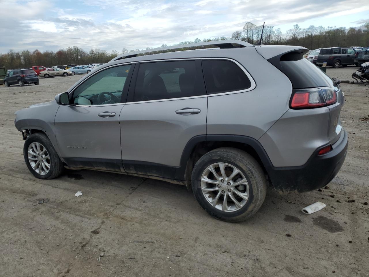 1C4PJLCB6KD143802 2019 Jeep Cherokee Latitude