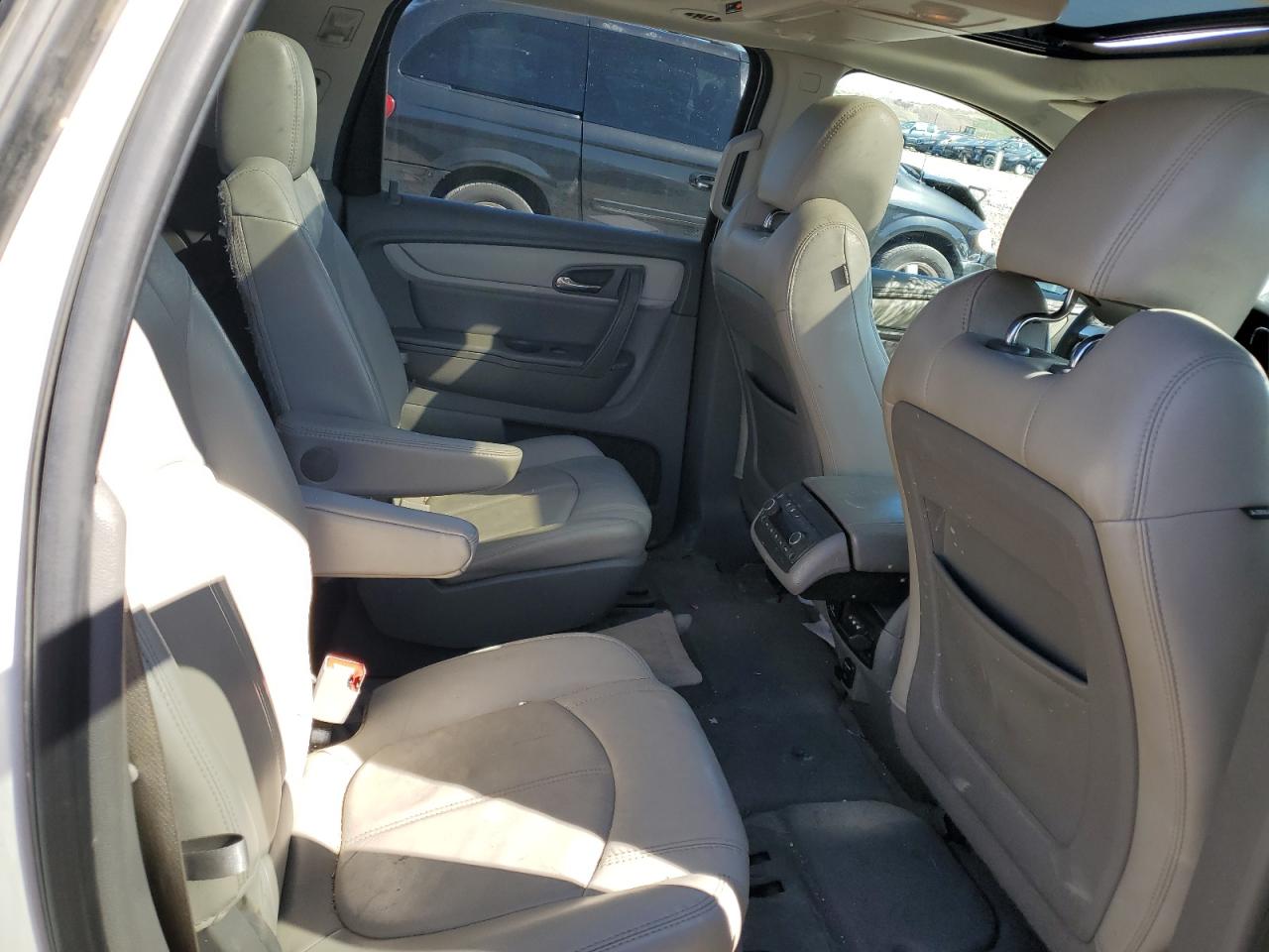 1GNKVHKD0EJ352464 2014 Chevrolet Traverse Lt