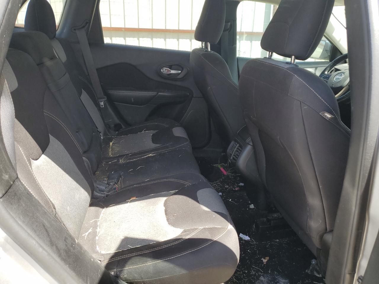 1C4PJLAB2FW657594 2015 Jeep Cherokee Sport