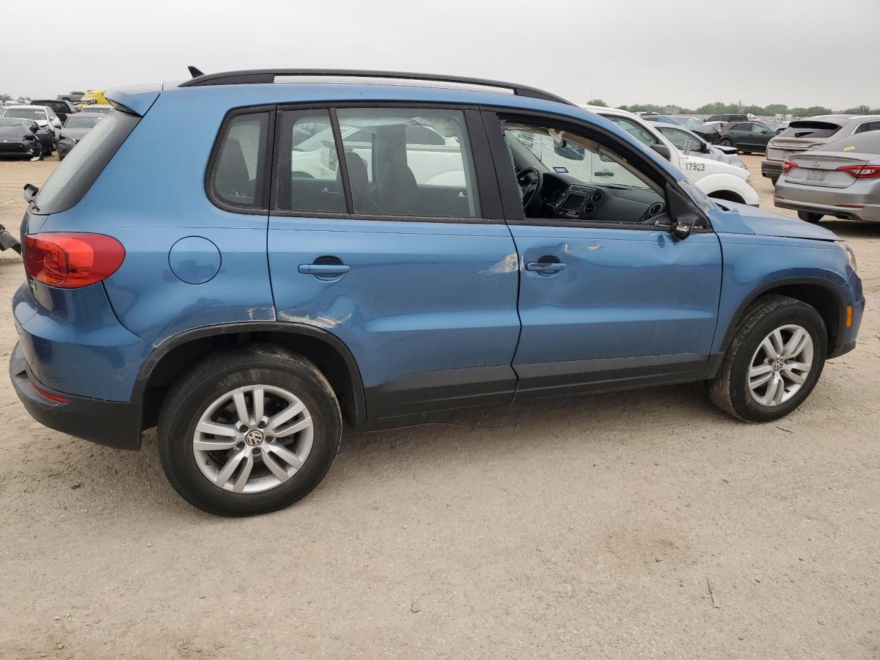 WVGAV7AX7HK035138 2017 Volkswagen Tiguan S