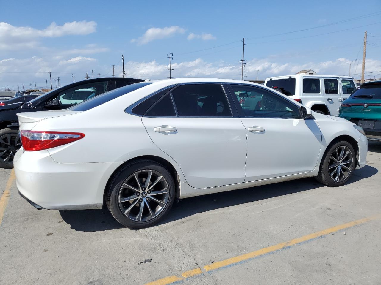 2016 Toyota Camry Le vin: 4T1BF1FK7GU228730