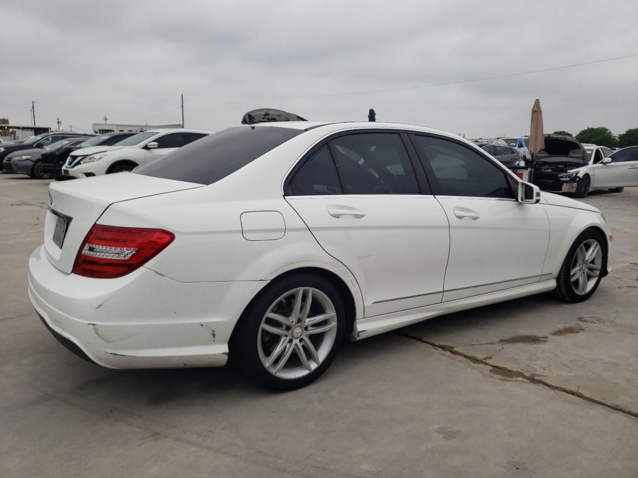 2014 Mercedes-Benz C 250 vin: WDDGF4HB4EA939220