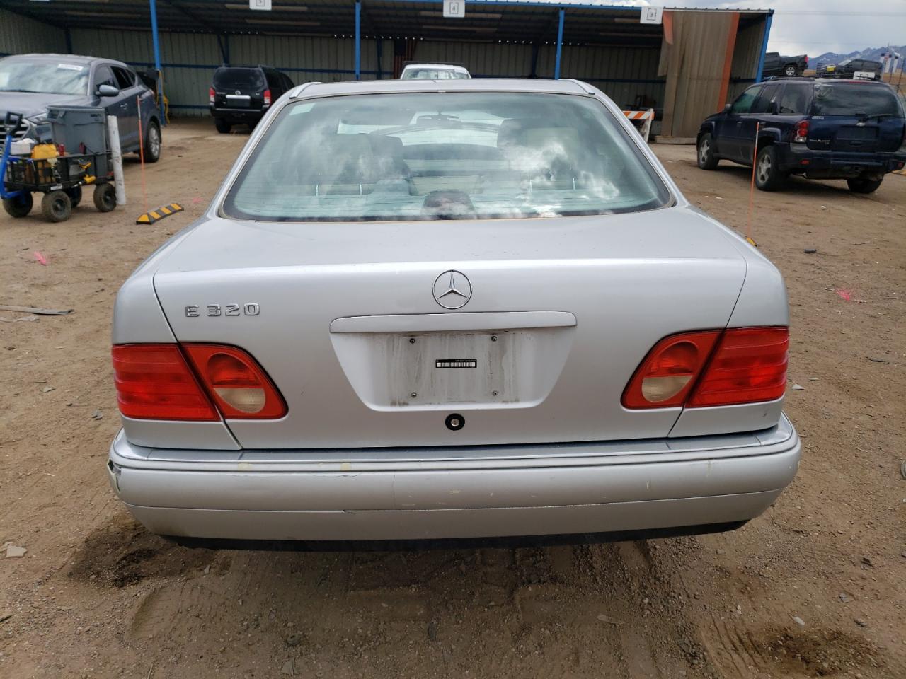 WDBJF82FXWX009547 1998 Mercedes-Benz E 320 4Matic