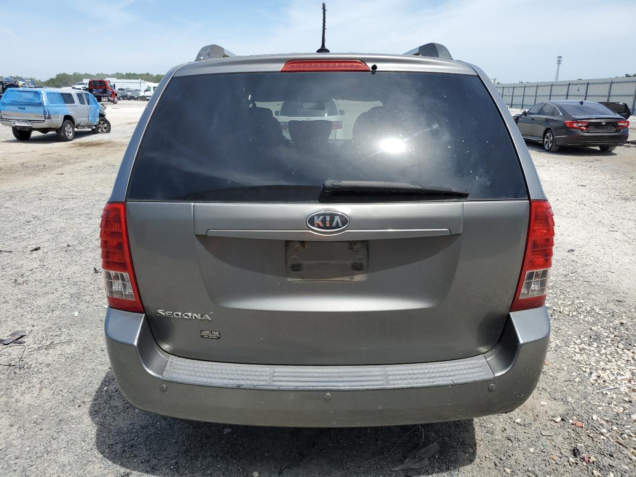 KNDMG4C71B6383945 2011 Kia Sedona Lx