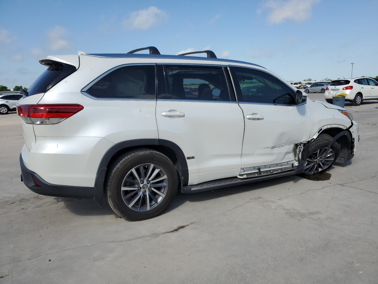 5TDKZRFH1JS279635 2018 Toyota Highlander Se