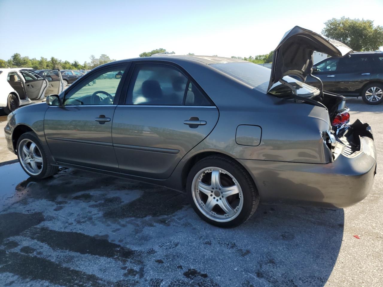 4T1BE30K95U985729 2005 Toyota Camry Le