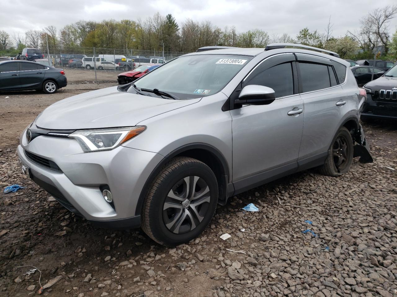 JTMBFREV3JJ256807 2018 Toyota Rav4 Le