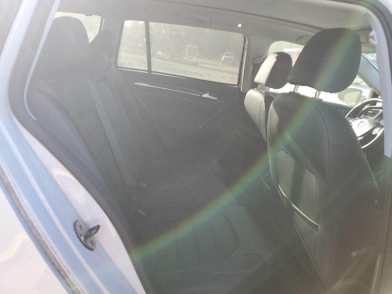 3VWC17AUXHM527067 2017 Volkswagen Golf Sportwagen S