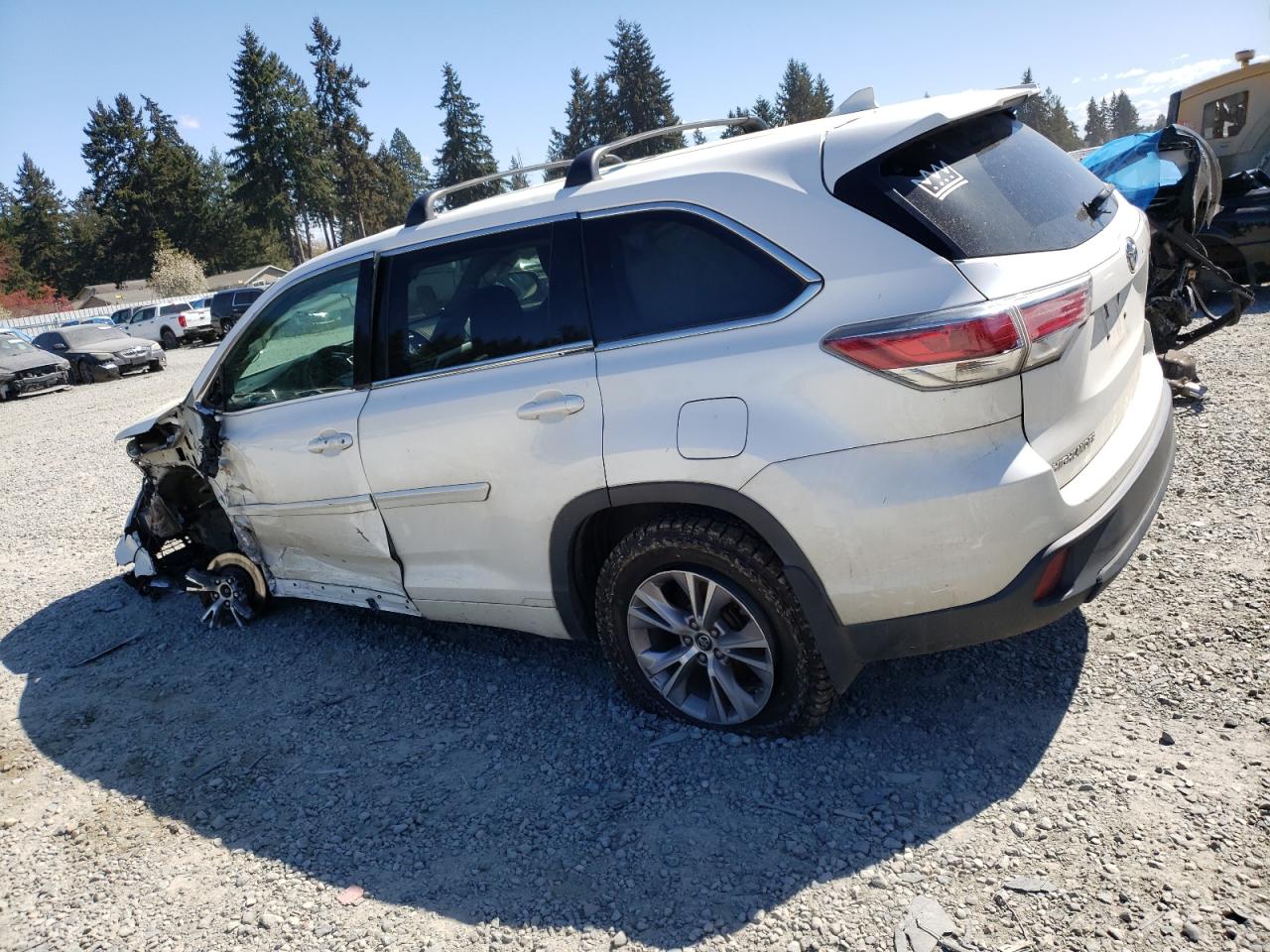 5TDBKRFH9GS300390 2016 Toyota Highlander Le