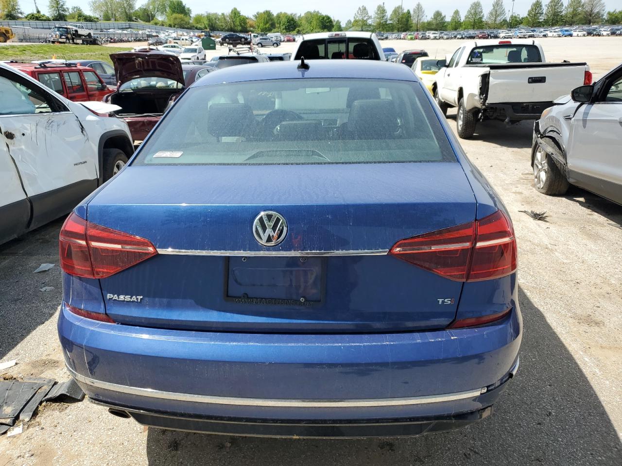 2017 Volkswagen Passat R-Line vin: 1VWDT7A32HC043529