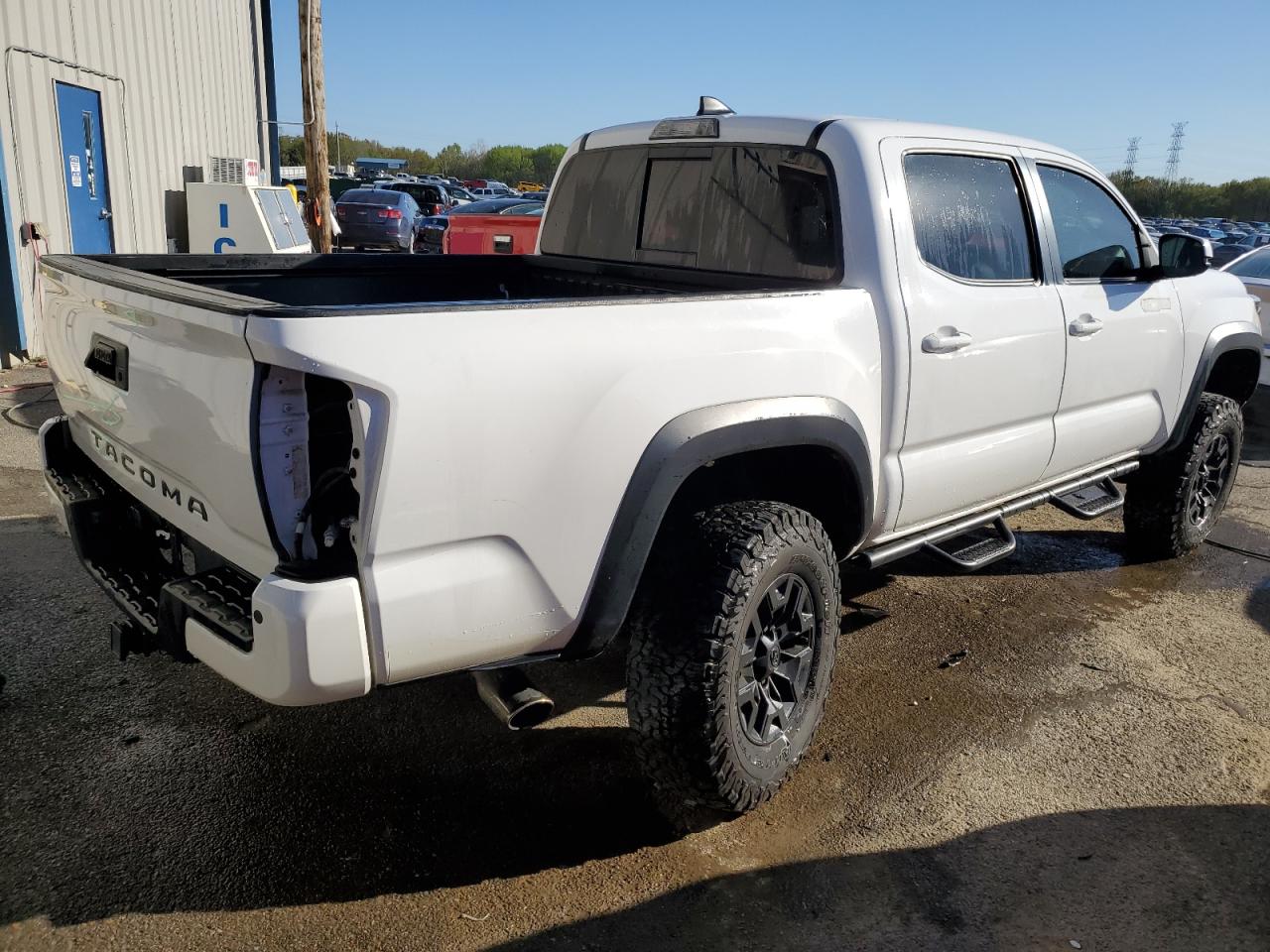 VIN: 5TFCZ5AN3JX157041 2018 TOYOTA TACOMA