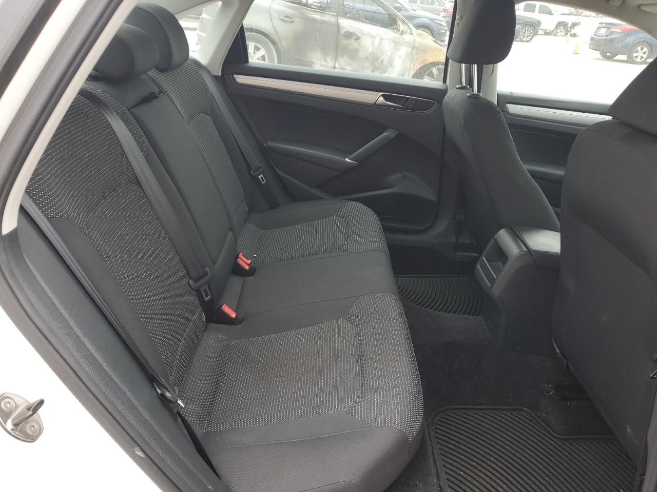 1VWAT7A31HC006376 2017 Volkswagen Passat S