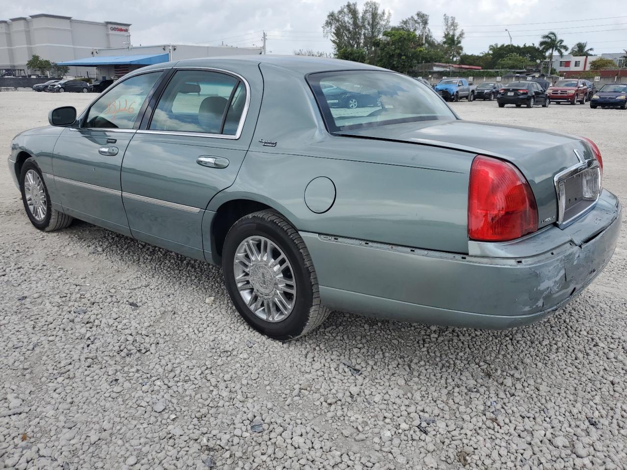 1LNHM82V56Y637566 2006 Lincoln Town Car Signature Limited