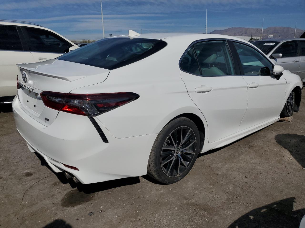 4T1G11AK1NU674235 TOYOTA CAMRY 2022
