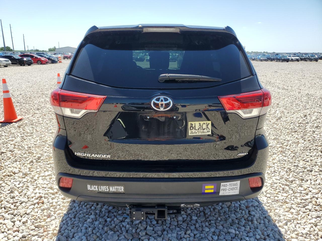 5TDBZRFH3KS723907 2019 Toyota Highlander Le