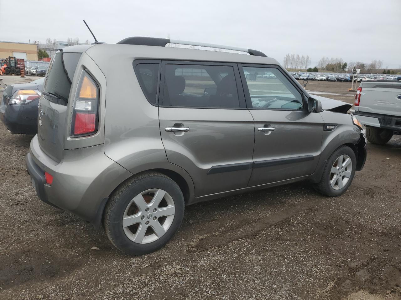 KNDJT2A28B7296452 2011 Kia Soul +