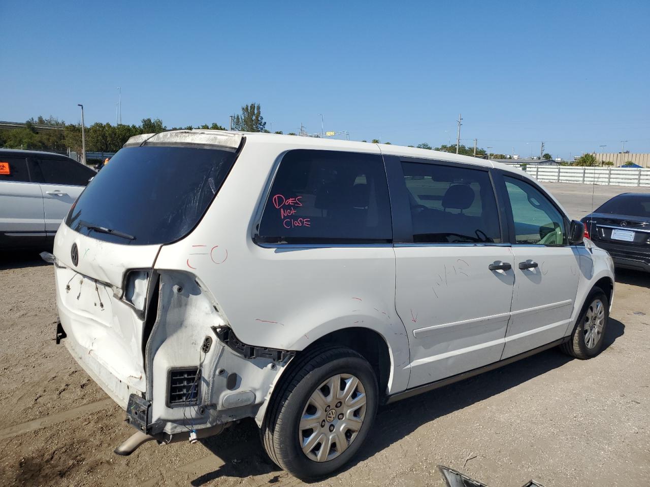 2V4RW4D12AR230815 2010 Volkswagen Routan S