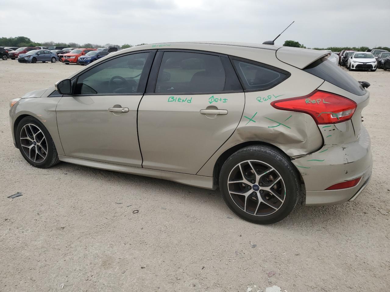 1FADP3K20GL379089 2016 Ford Focus Se